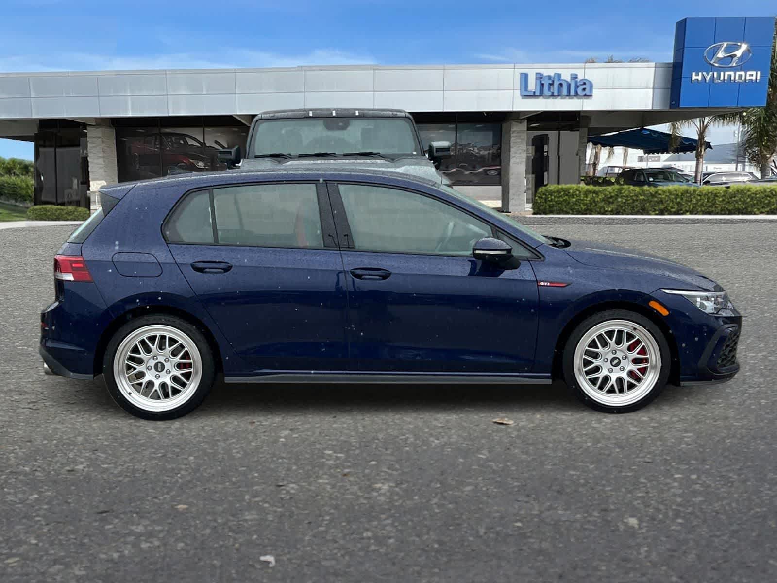 Thumbnail: 2023 Volkswagen Golf - 8