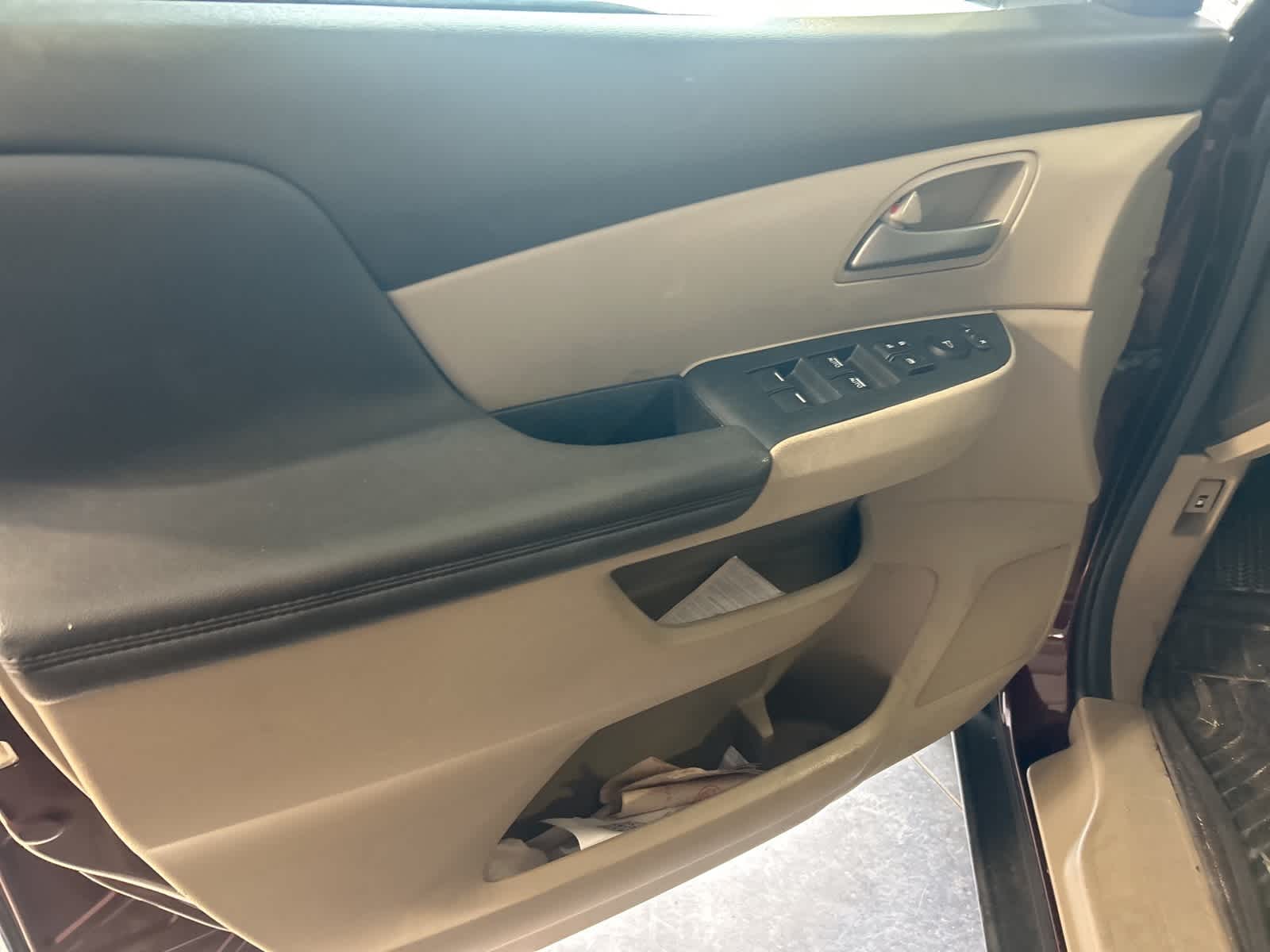 Thumbnail: 2012 Honda Odyssey - 21