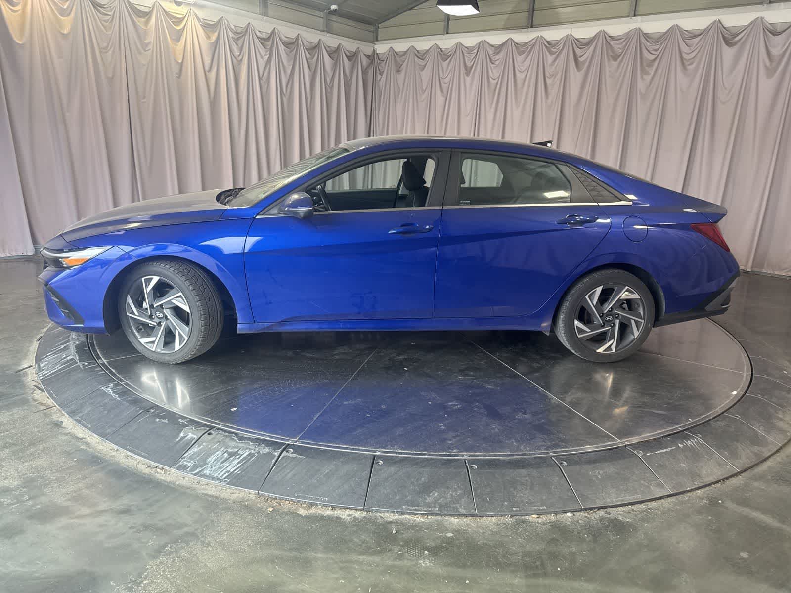 2024 Hyundai Elantra Limited photo 3