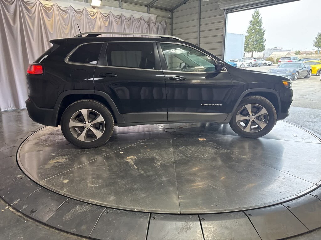 Used 2019 Jeep Cherokee Limited 4x4 SUV