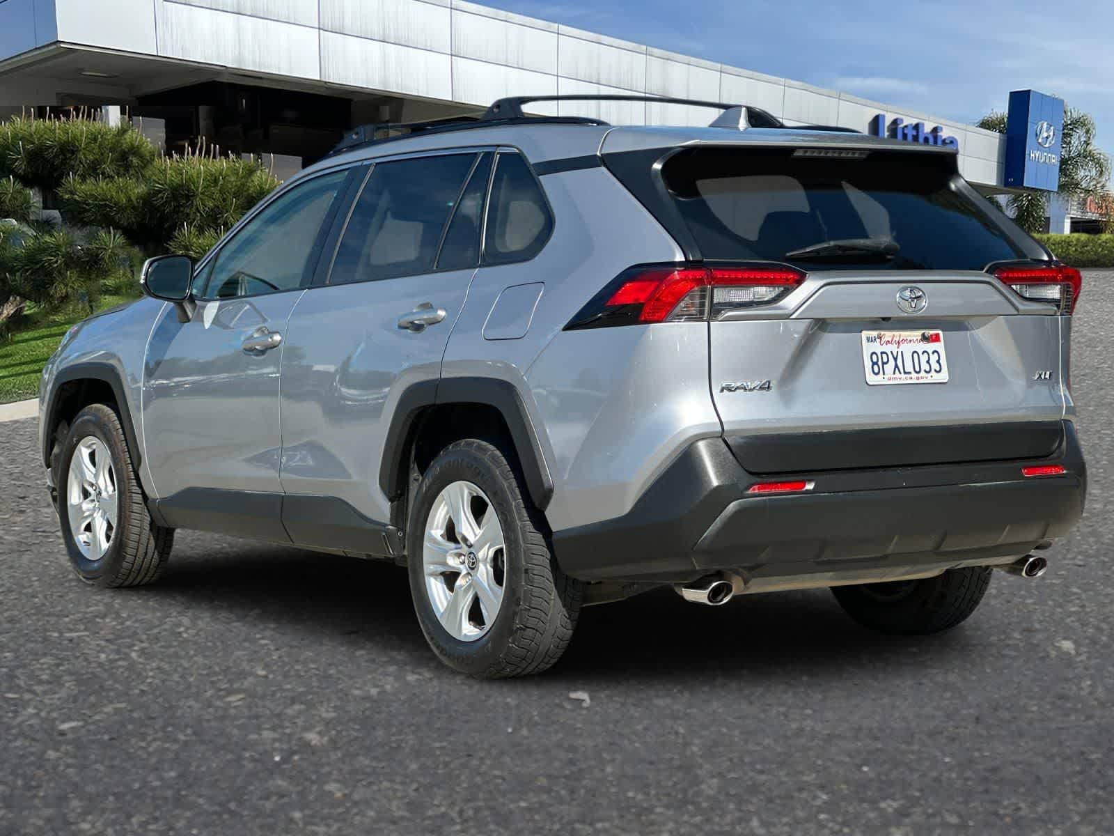 2020 Toyota RAV4 XLE photo 3