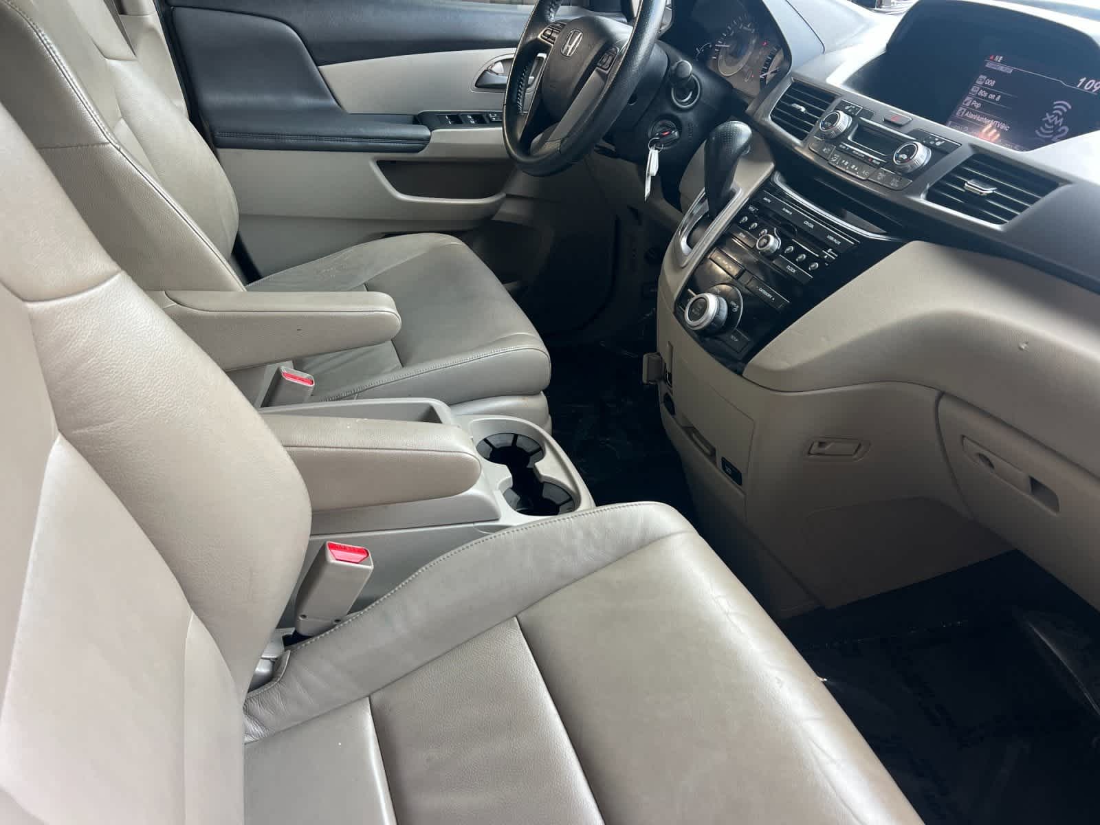 Thumbnail: 2012 Honda Odyssey - 17