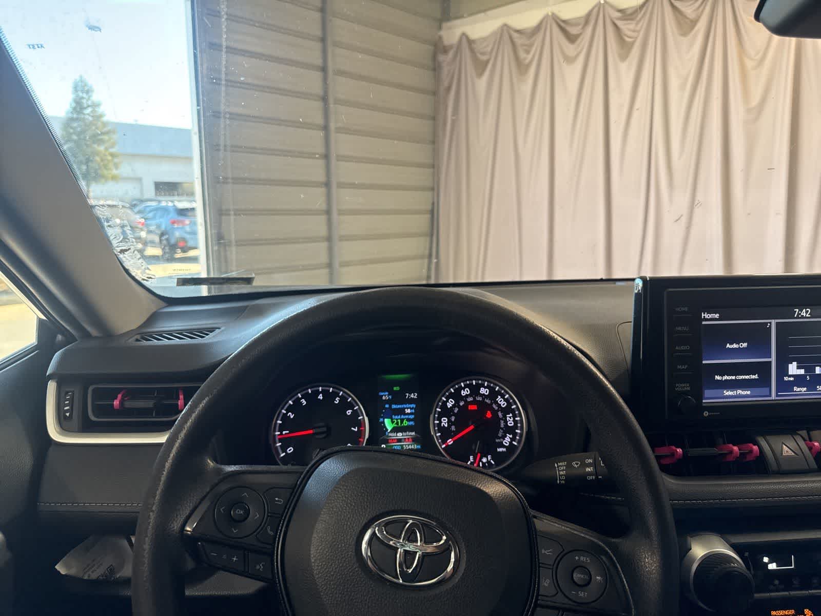Thumbnail: 2021 Toyota RAV4 - 22