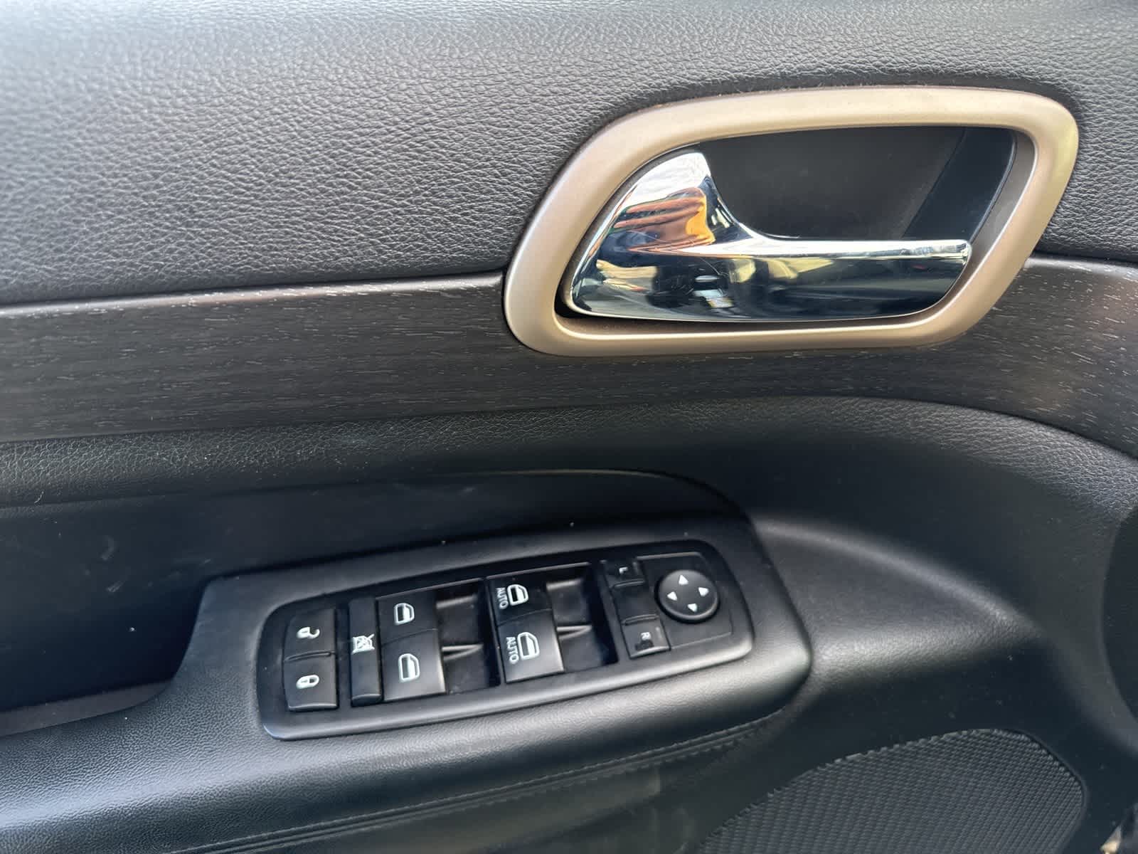 Thumbnail: 2015 Jeep Grand Cherokee - 18