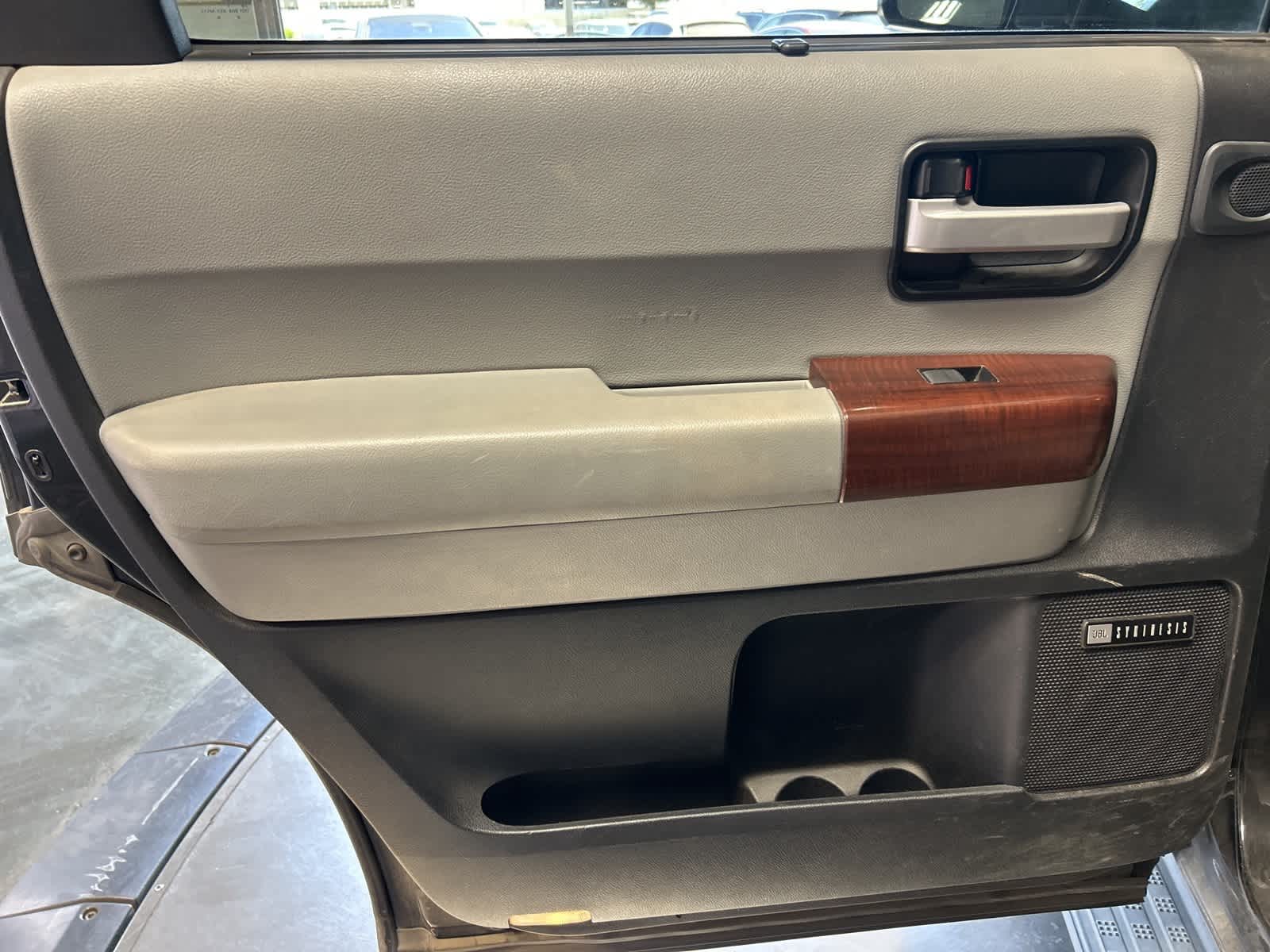 2011 Toyota Sequoia Platinum 18