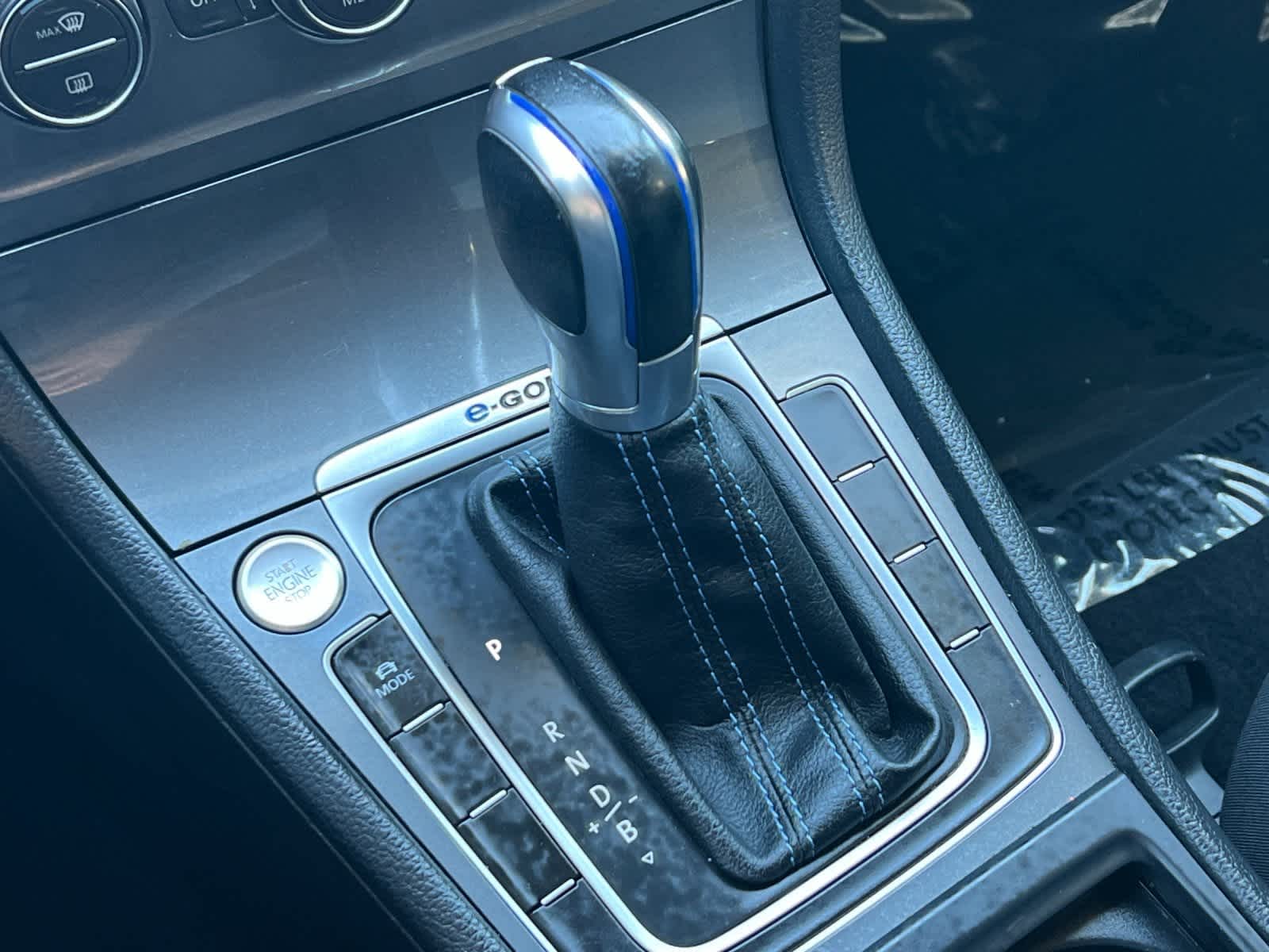Thumbnail: 2016 Volkswagen e-Golf - 21