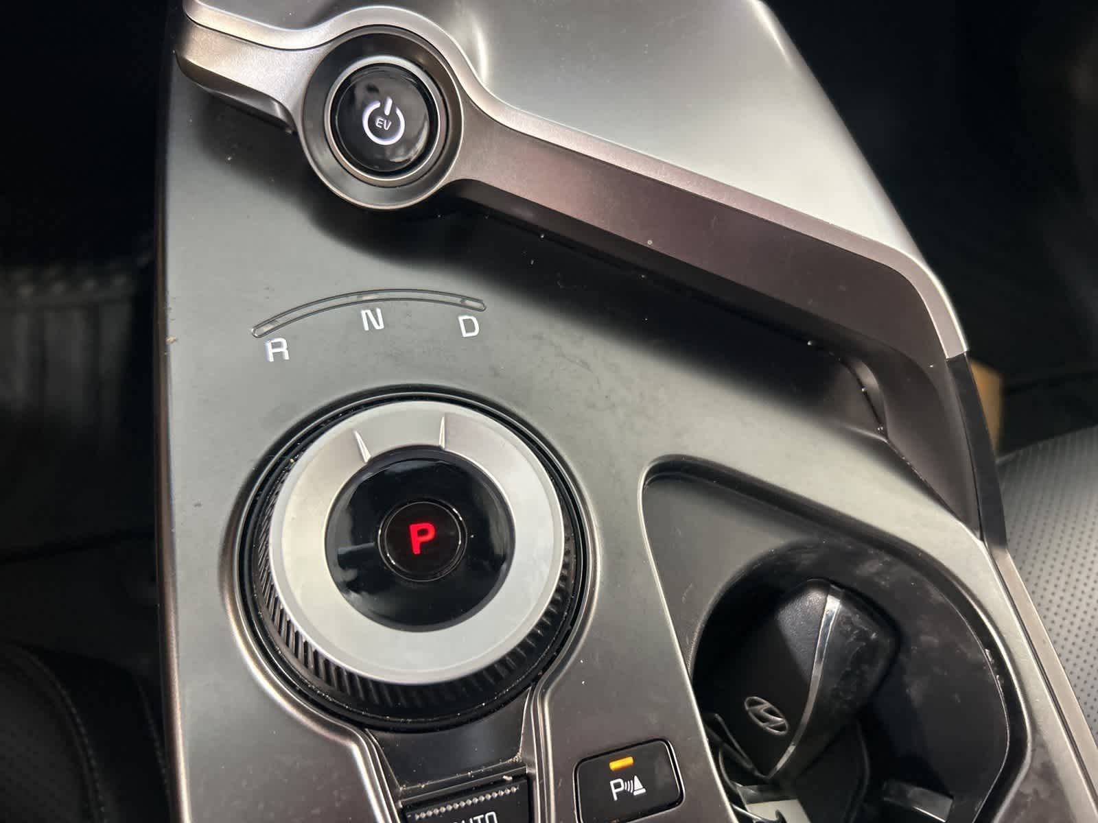 Thumbnail: 2022 Kia EV6 - 28