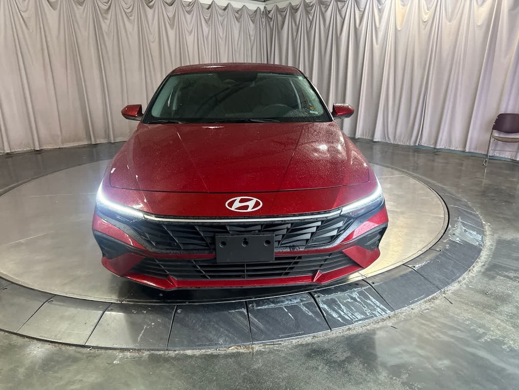 Used 2025 Hyundai Elantra SE Sedan