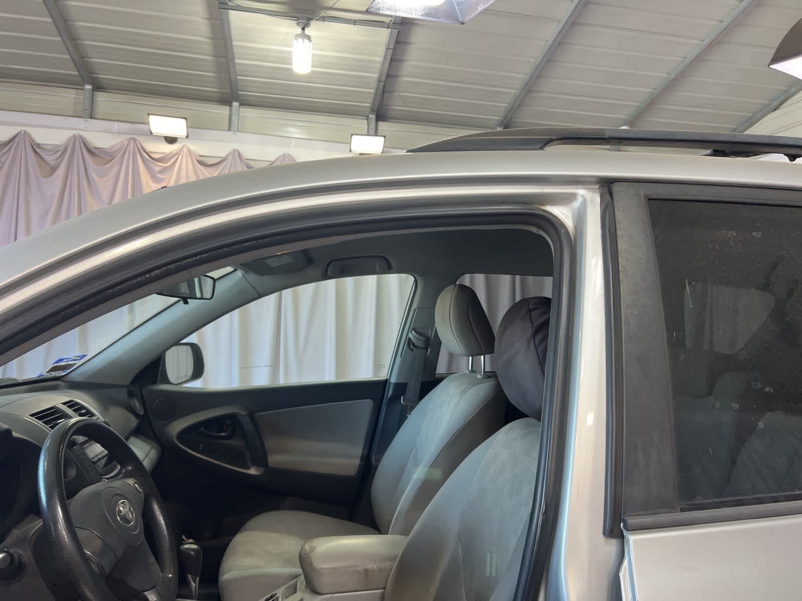 Thumbnail: 2011 Toyota RAV4 - 17