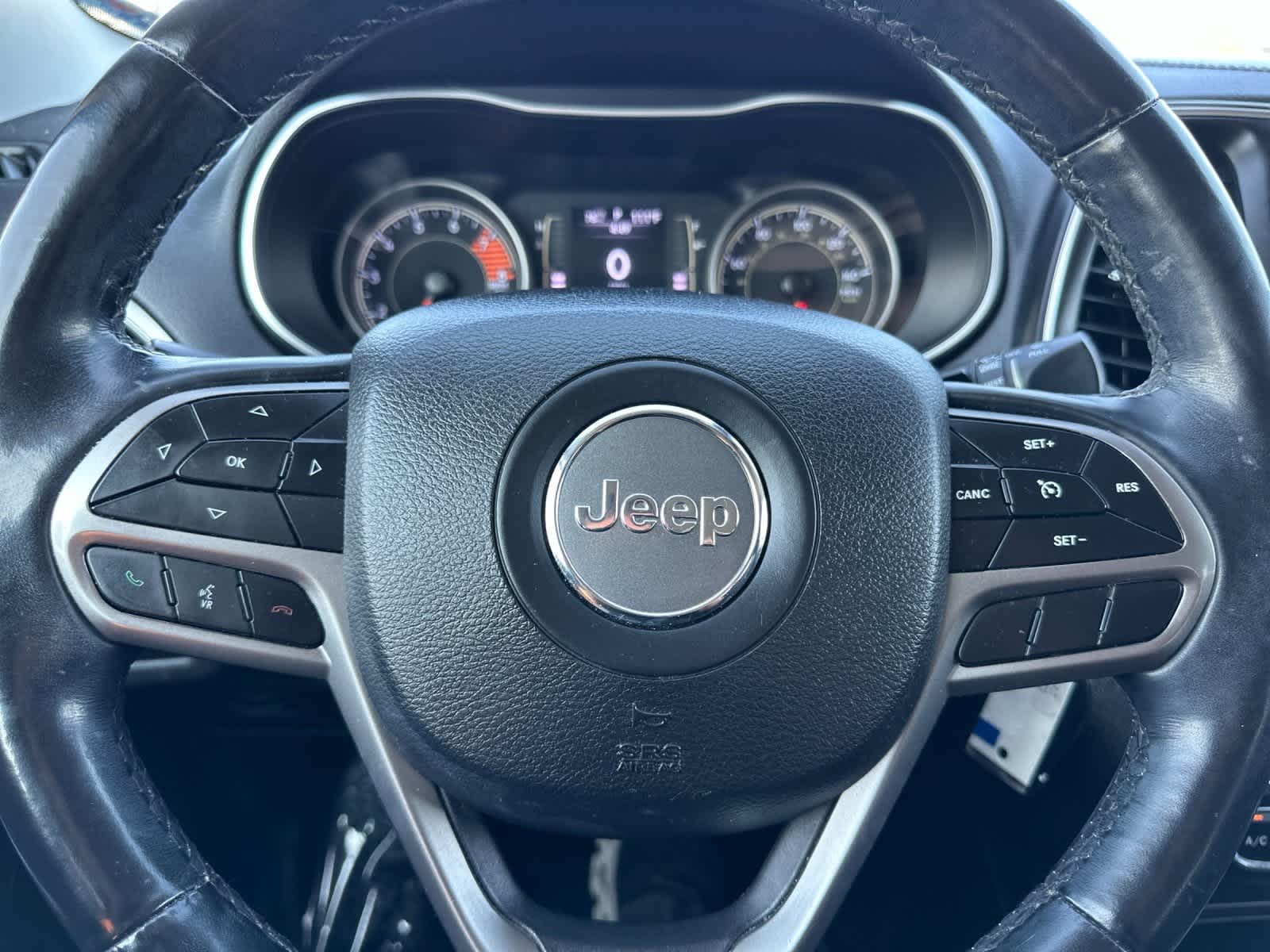 Thumbnail: 2019 Jeep Cherokee - 22