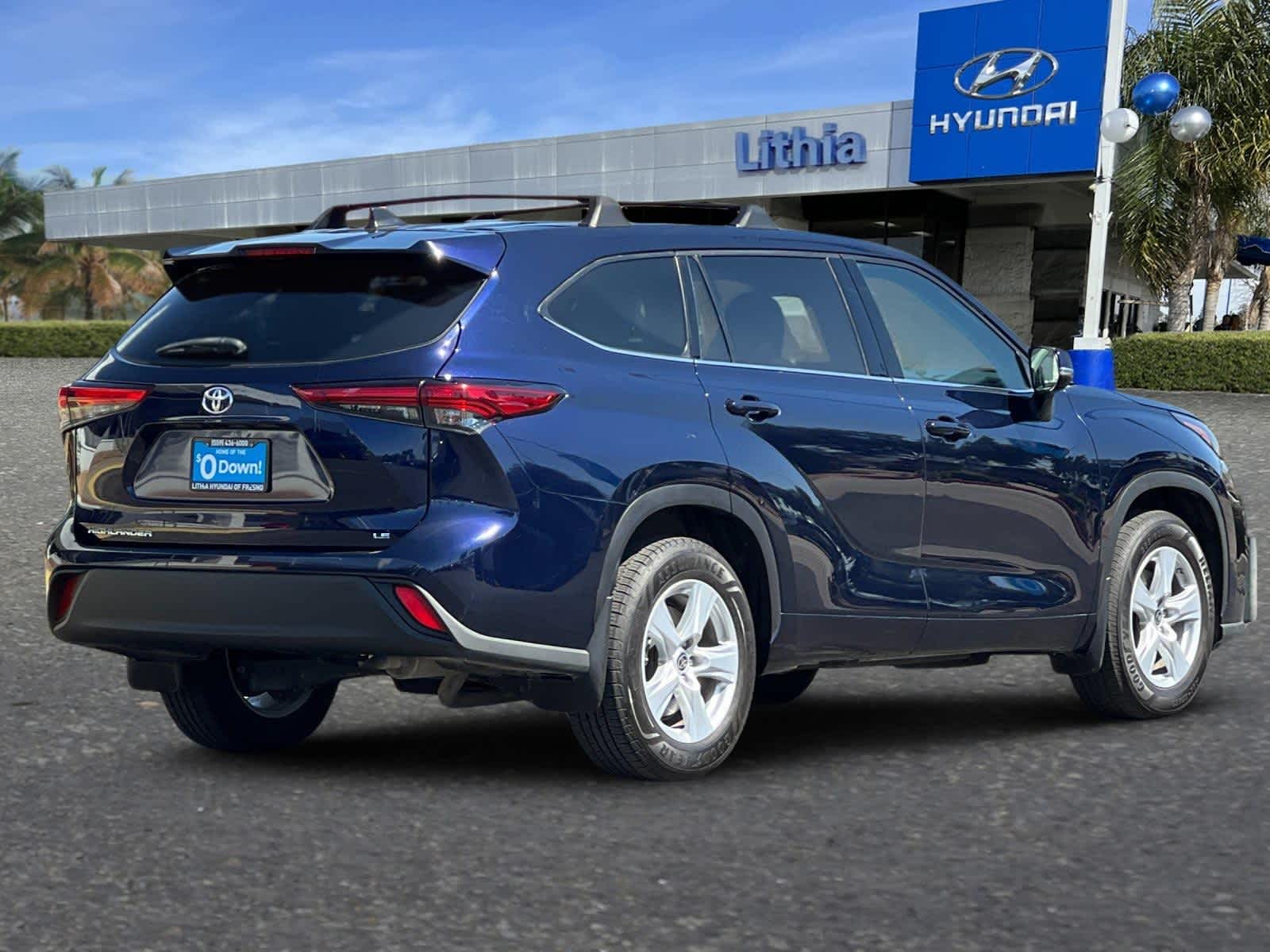Used 2022 Toyota Highlander LE with VIN 5TDZZRAH9NS553160 for sale in Fresno, CA