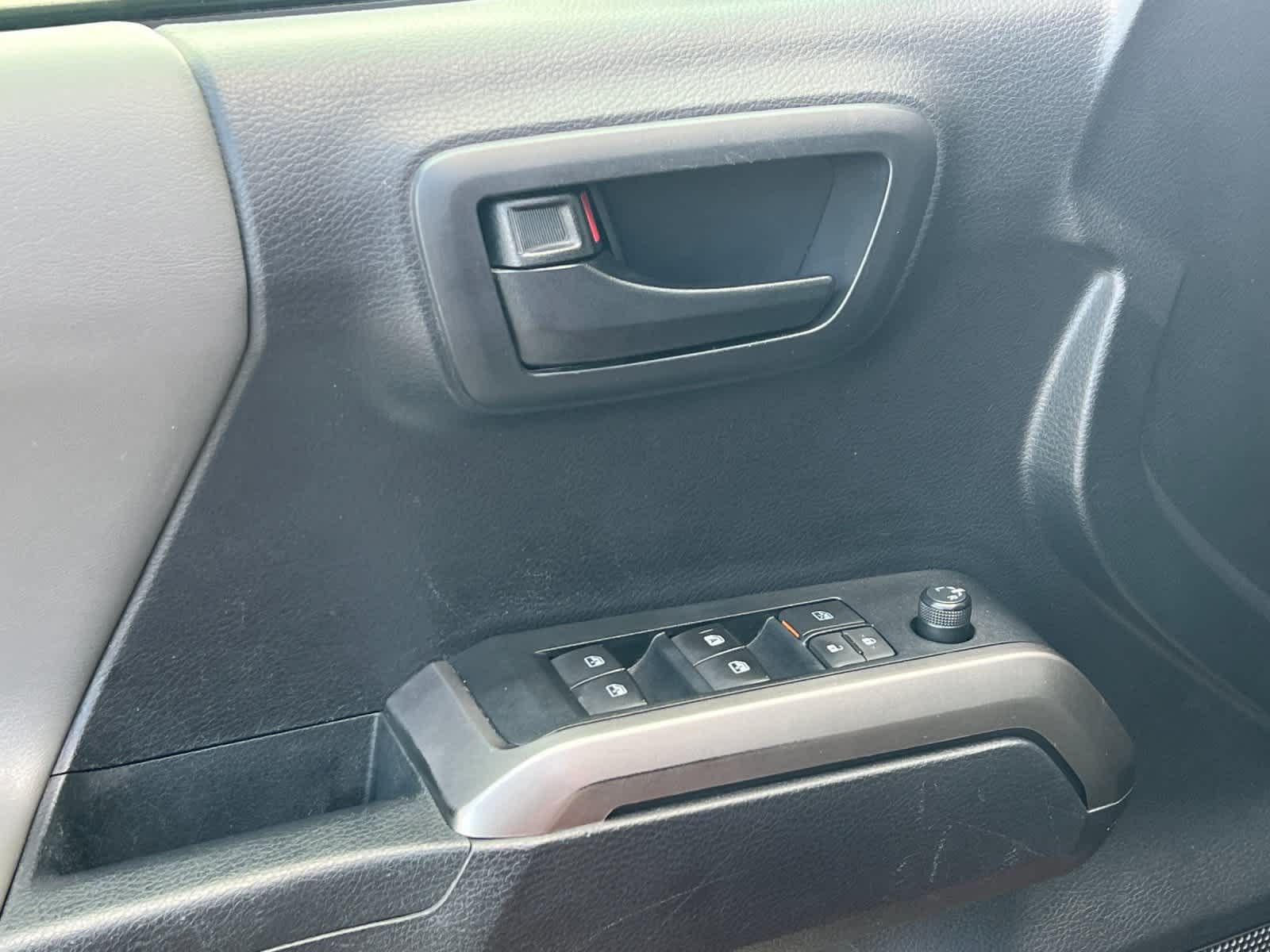 Thumbnail: 2019 Toyota Tacoma - 13