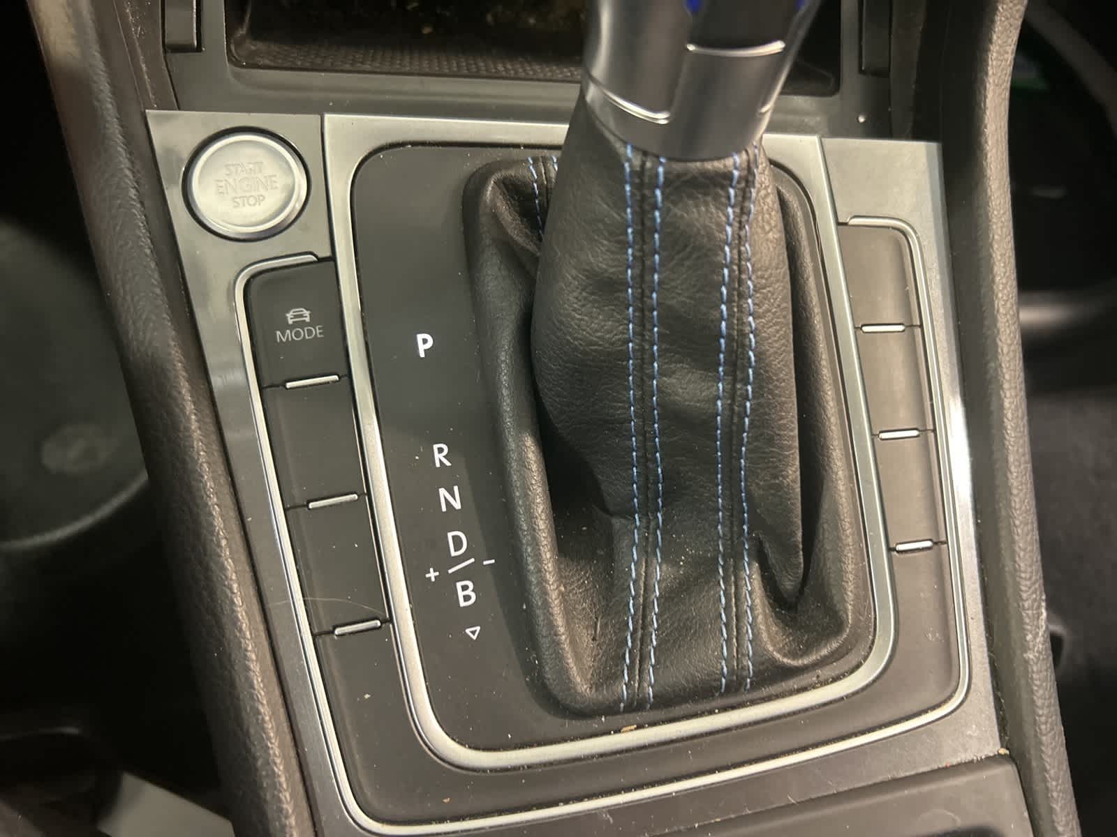 Thumbnail: 2016 Volkswagen e-Golf - 28