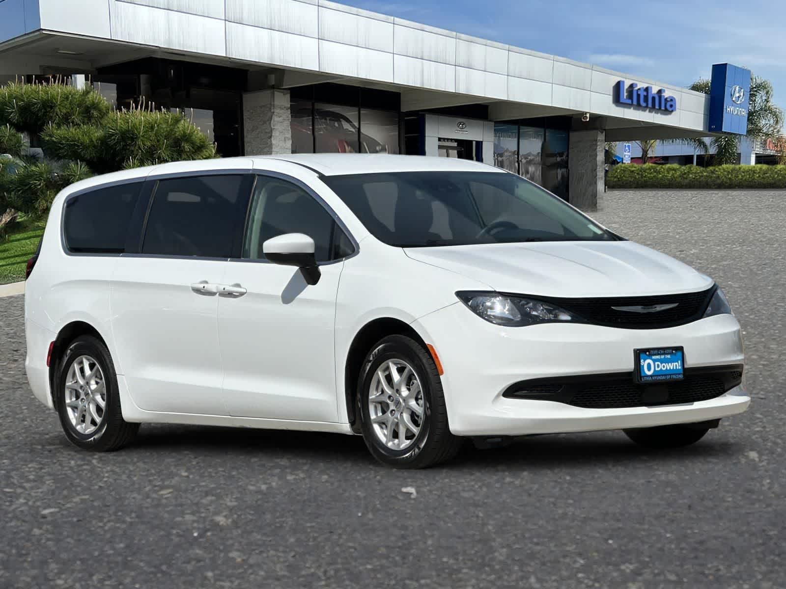 Thumbnail: 2023 Chrysler Voyager - 10