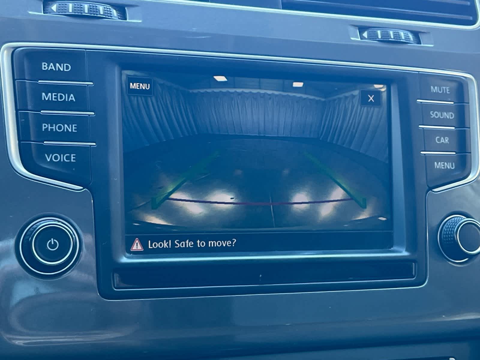 Thumbnail: 2016 Volkswagen e-Golf - 19