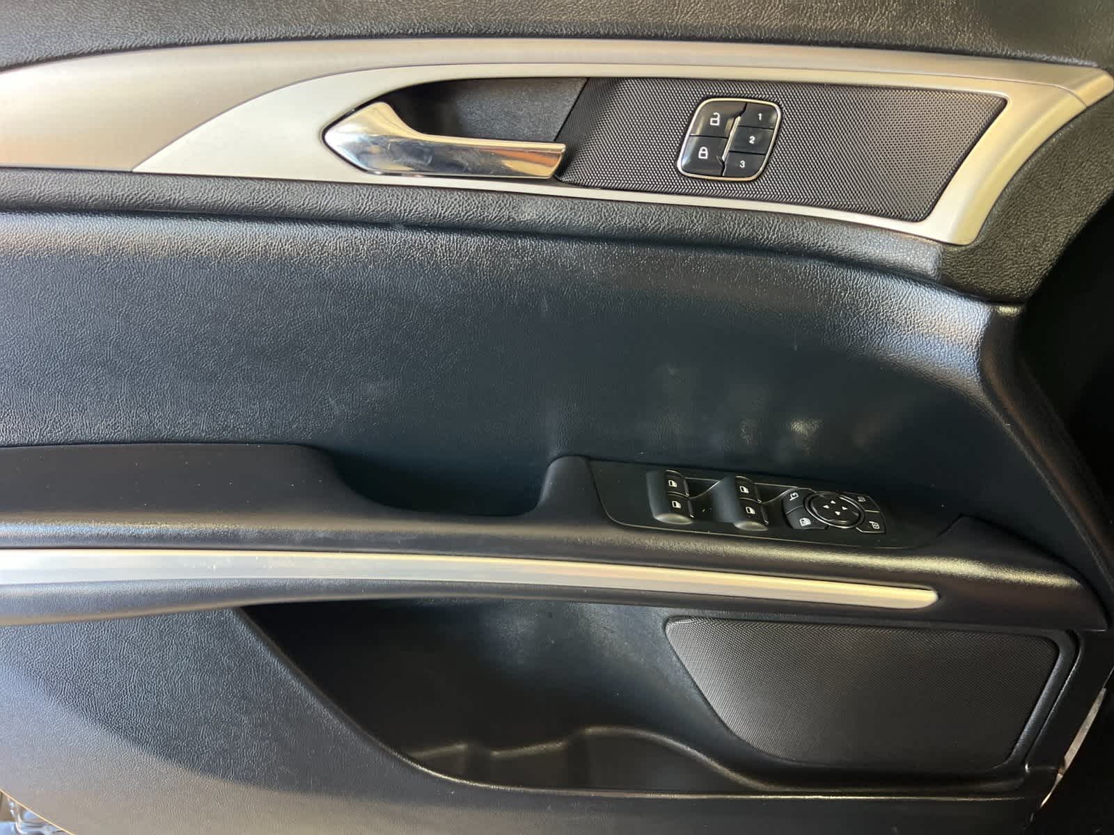 Thumbnail: 2016 Lincoln MKZ - 11