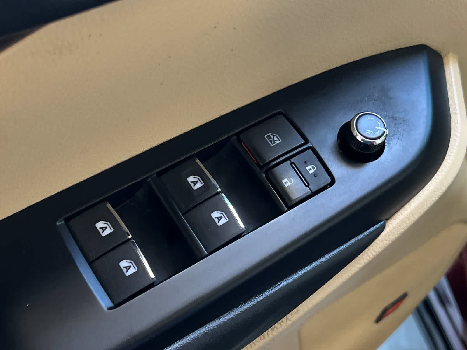 Thumbnail: 2015 Toyota Highlander - 13