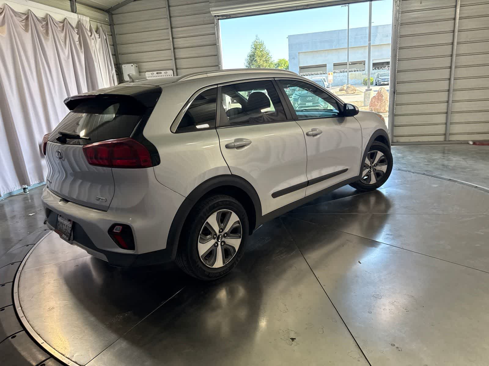 Thumbnail: 2021 Kia Niro - 5