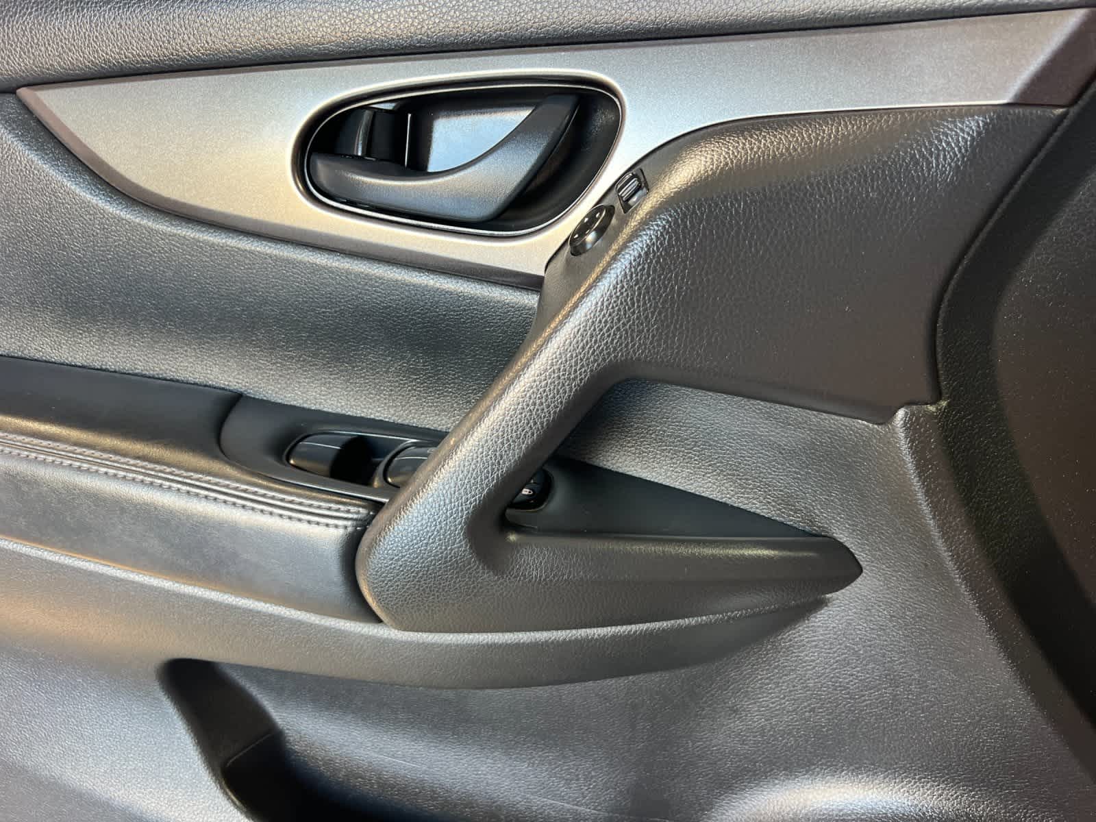 Thumbnail: 2018 Nissan Rogue Sport - 12