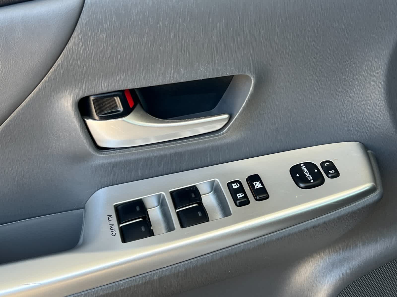 Thumbnail: 2014 Toyota Prius v - 12