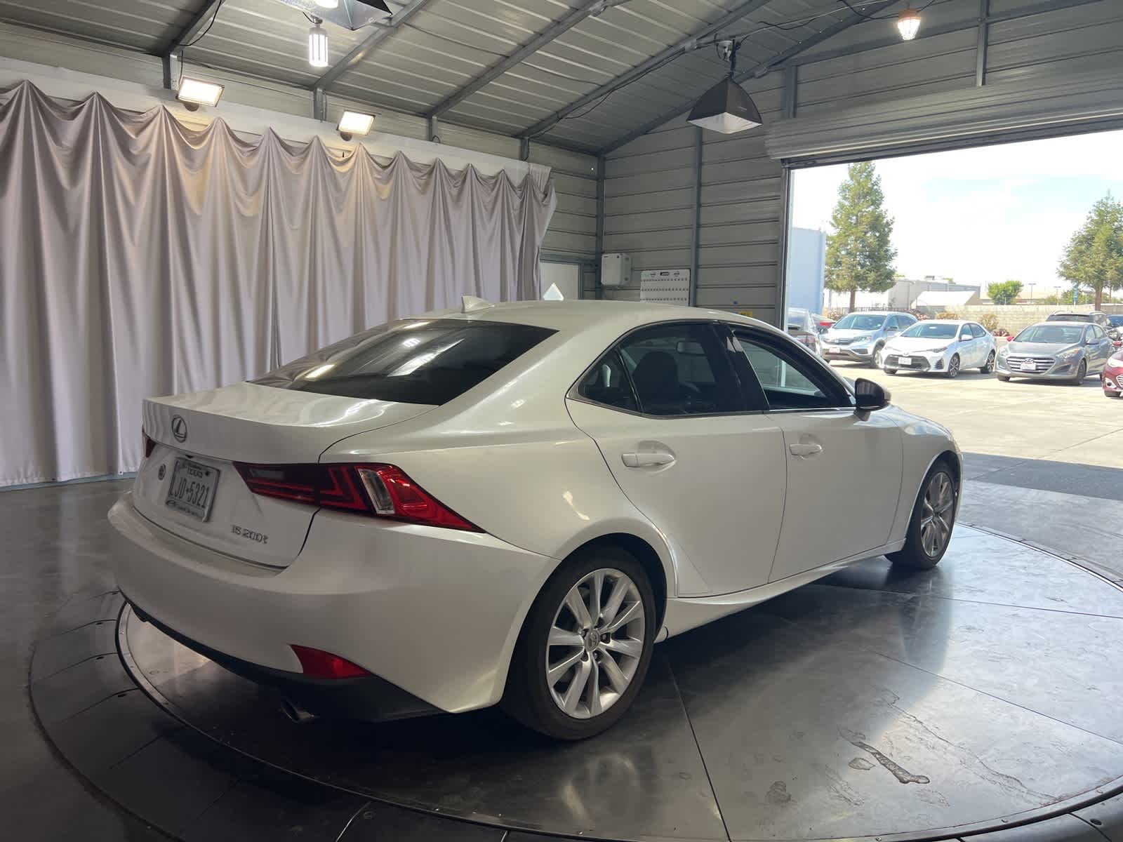 Thumbnail: 2016 Lexus IS - 7