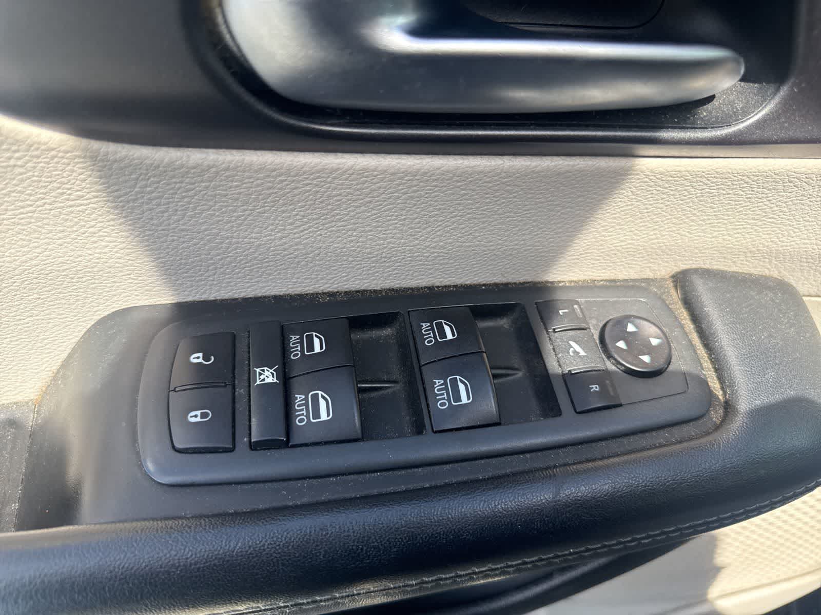 Thumbnail: 2020 Chrysler Pacifica - 19