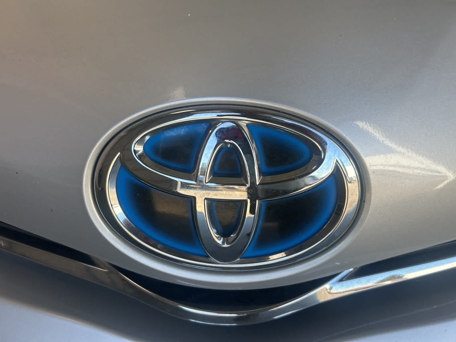 Thumbnail: 2012 Toyota Prius v - 3