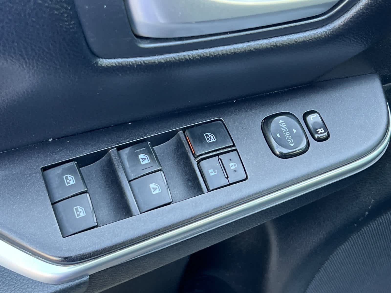 2017 Toyota Camry SE 13