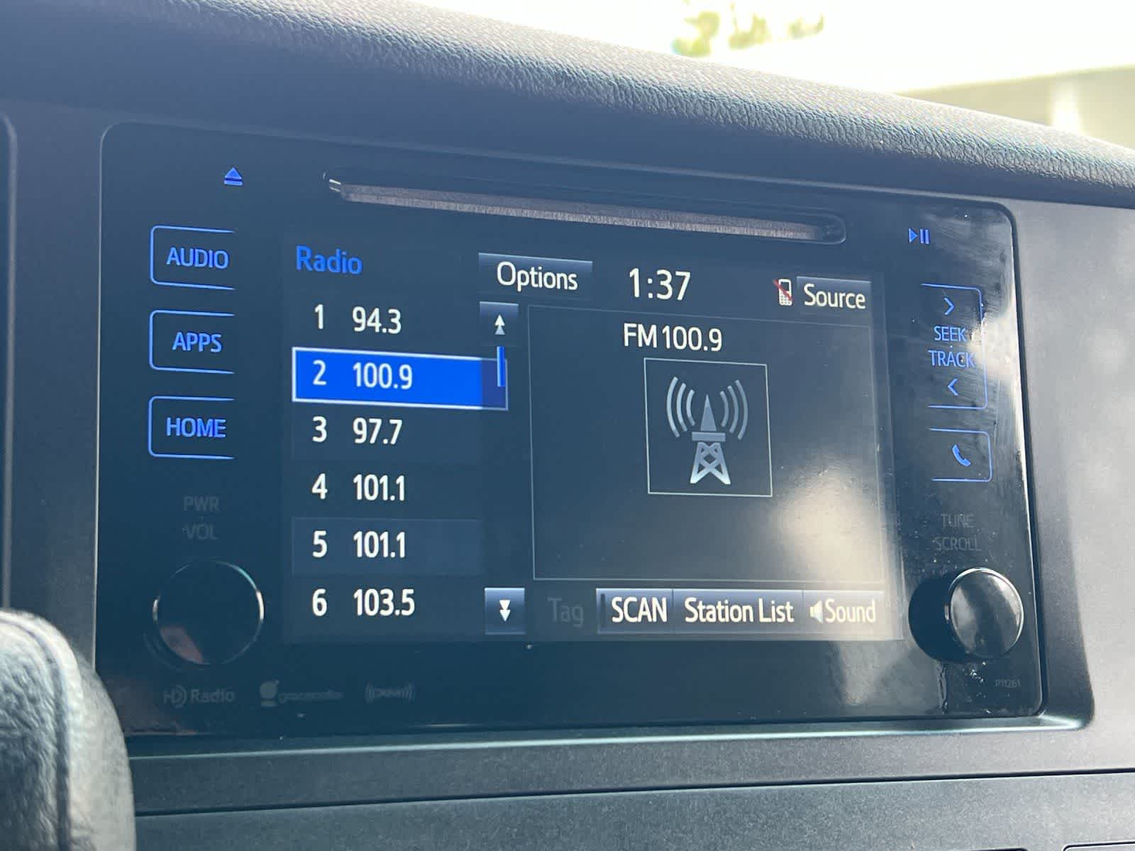 Thumbnail: 2017 Toyota Sienna - 19