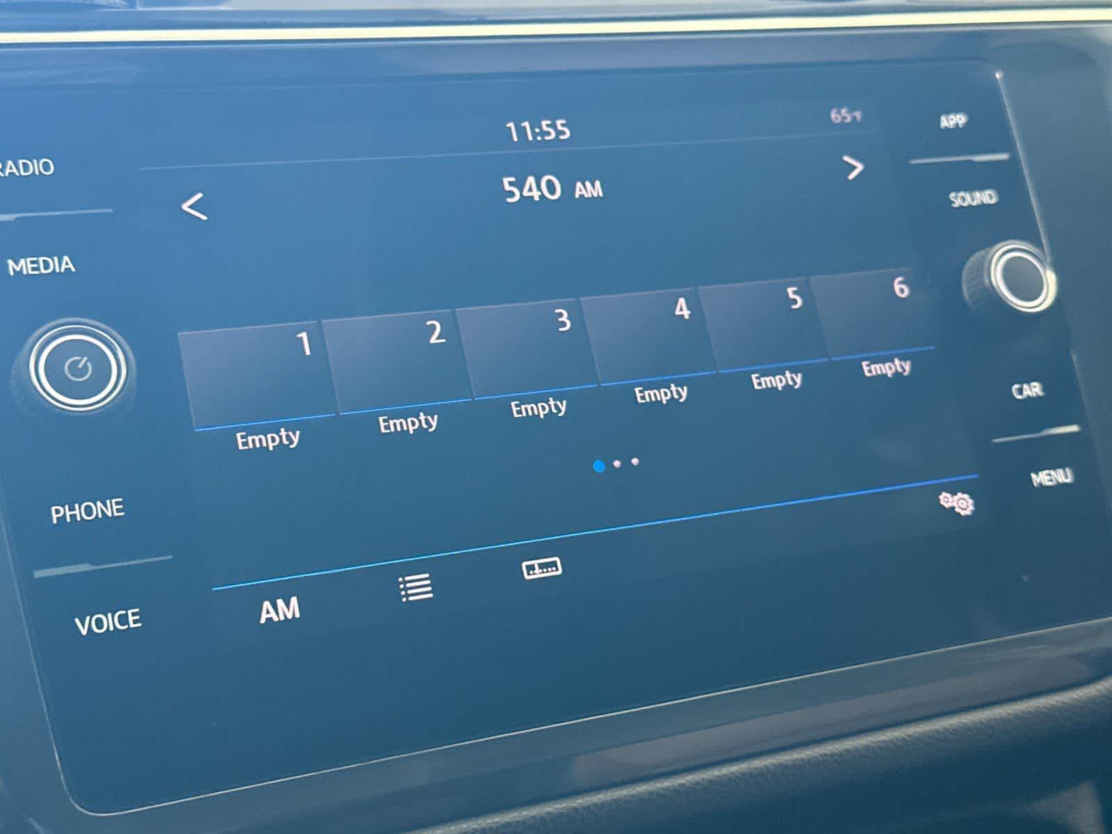 Thumbnail: 2018 Volkswagen Tiguan - 17