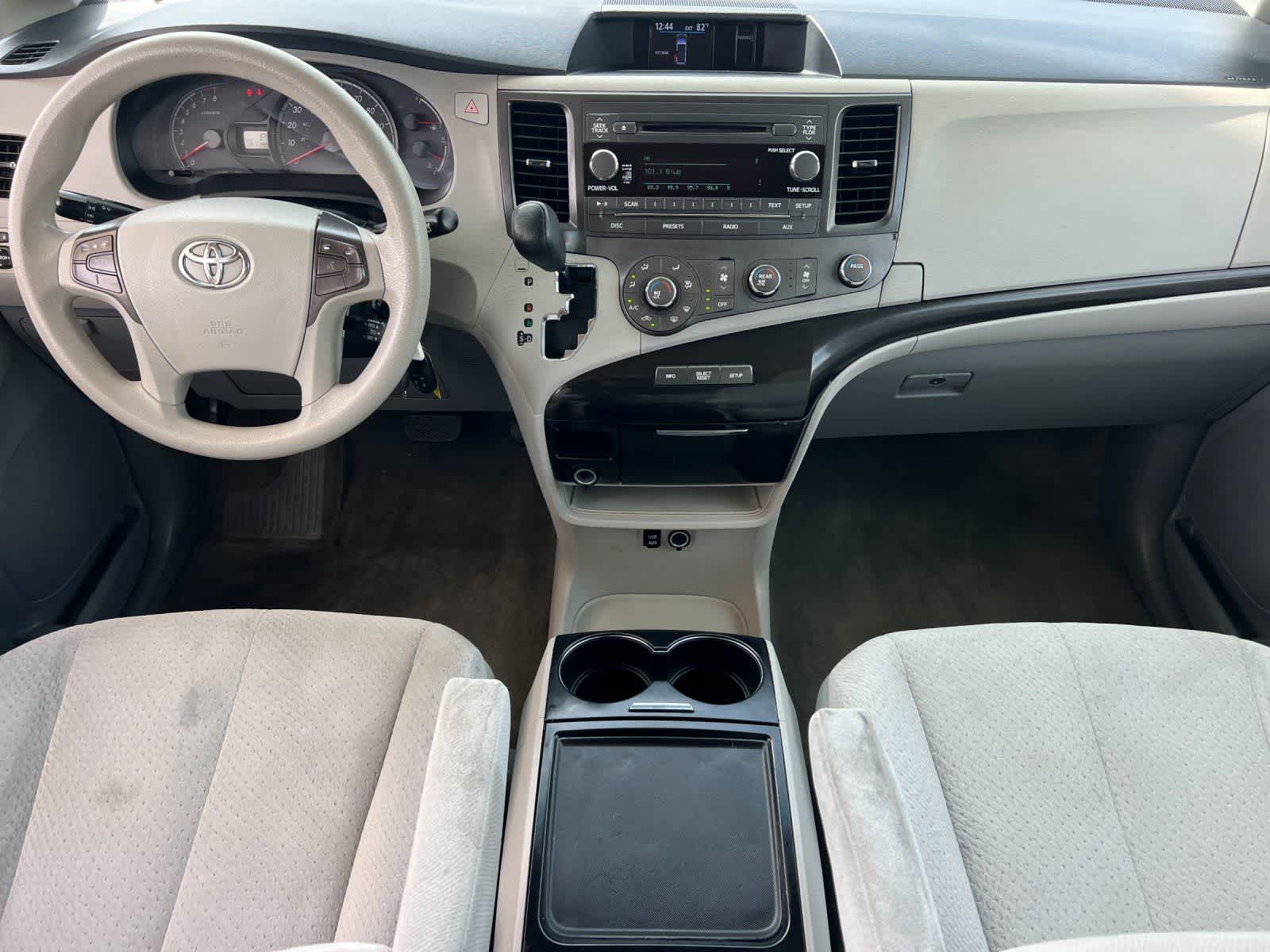 Thumbnail: 2012 Toyota Sienna - 4