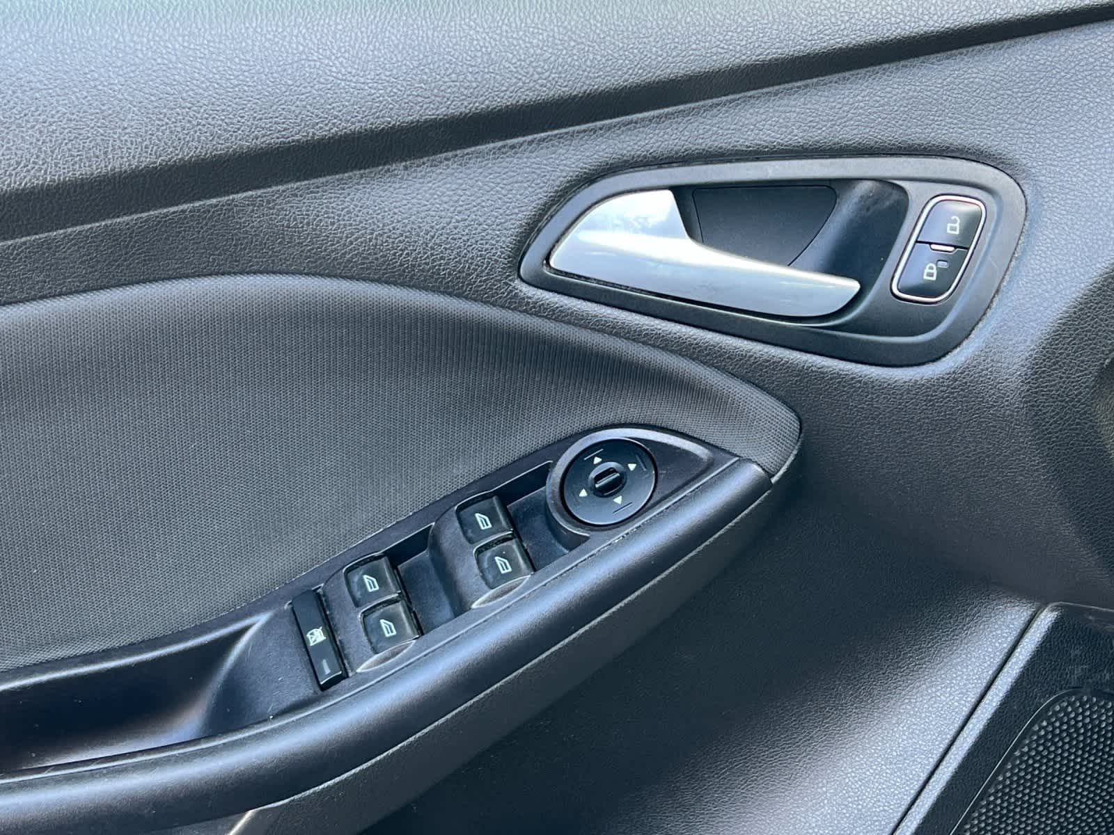 Thumbnail: 2016 Ford Focus - 13