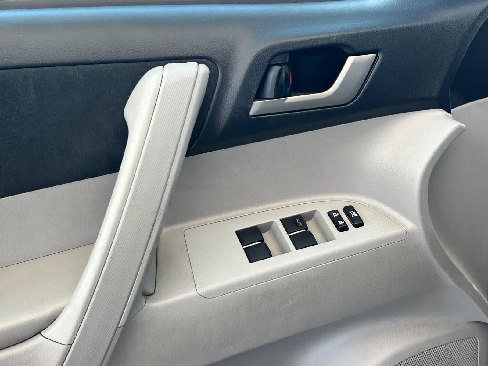 Thumbnail: 2013 Toyota Highlander - 13