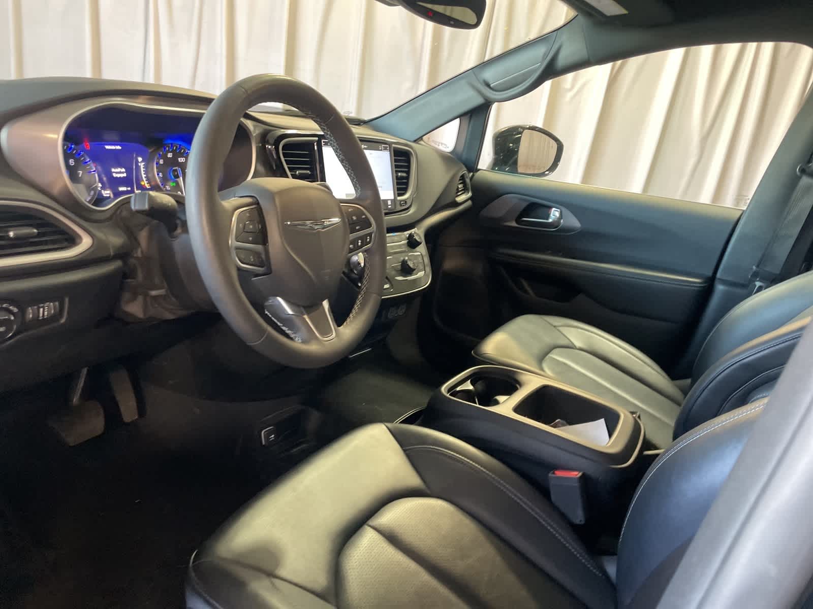 Thumbnail: 2025 Chrysler Pacifica - 22