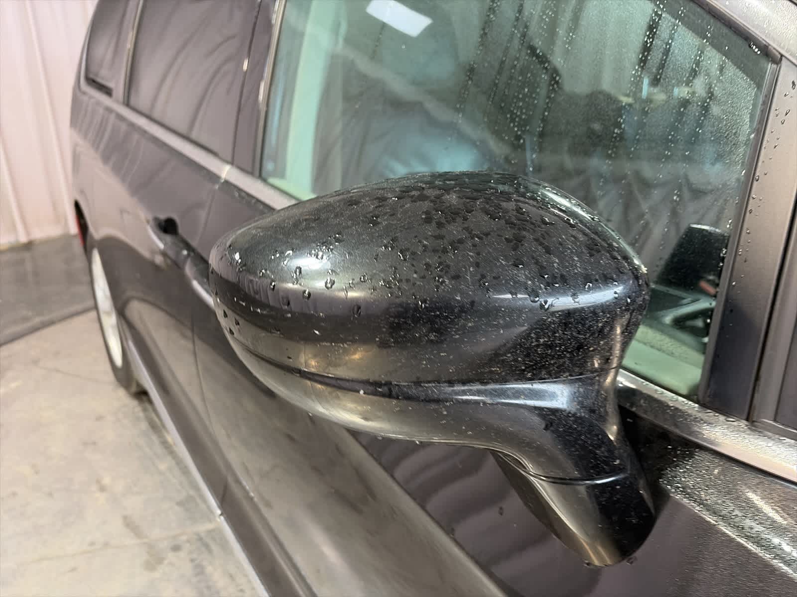 Thumbnail: 2017 Chrysler Pacifica - 6