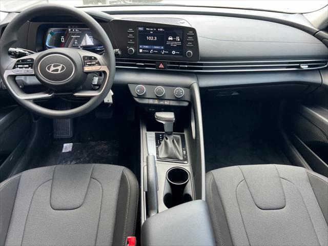 Thumbnail: 2025 Hyundai Elantra - 4