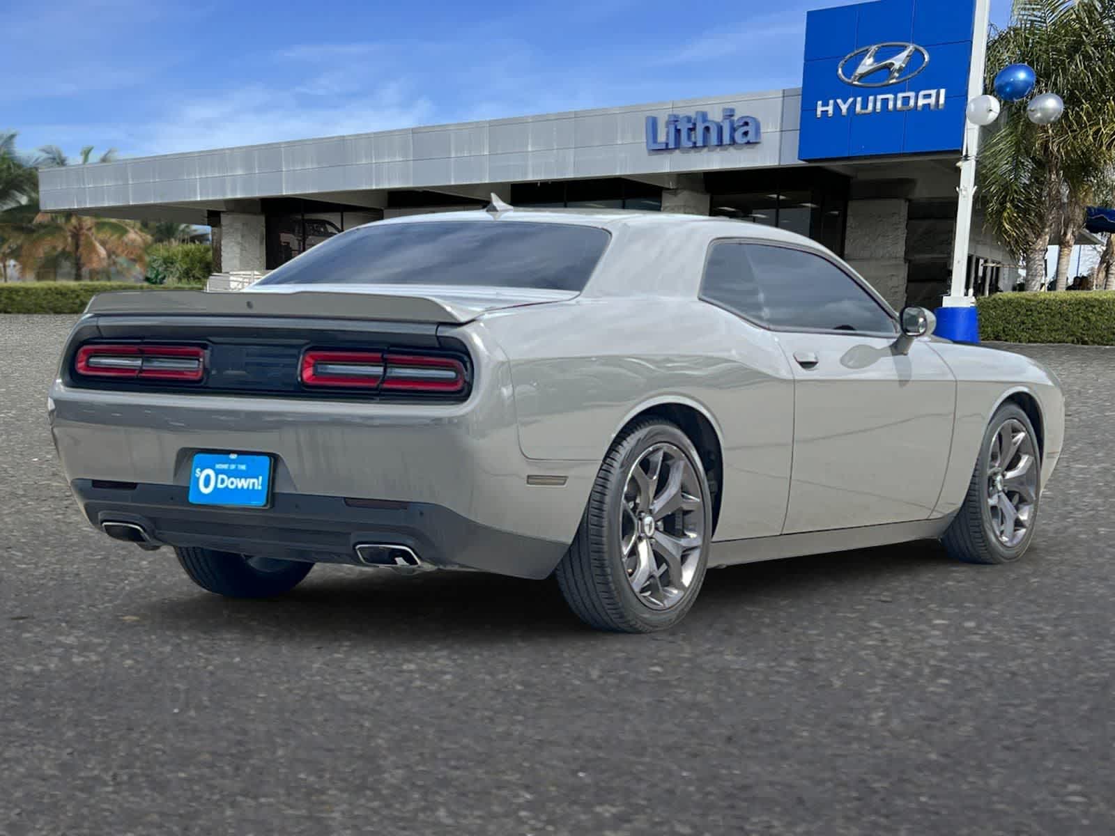 2017 Dodge Challenger SXT photo 2