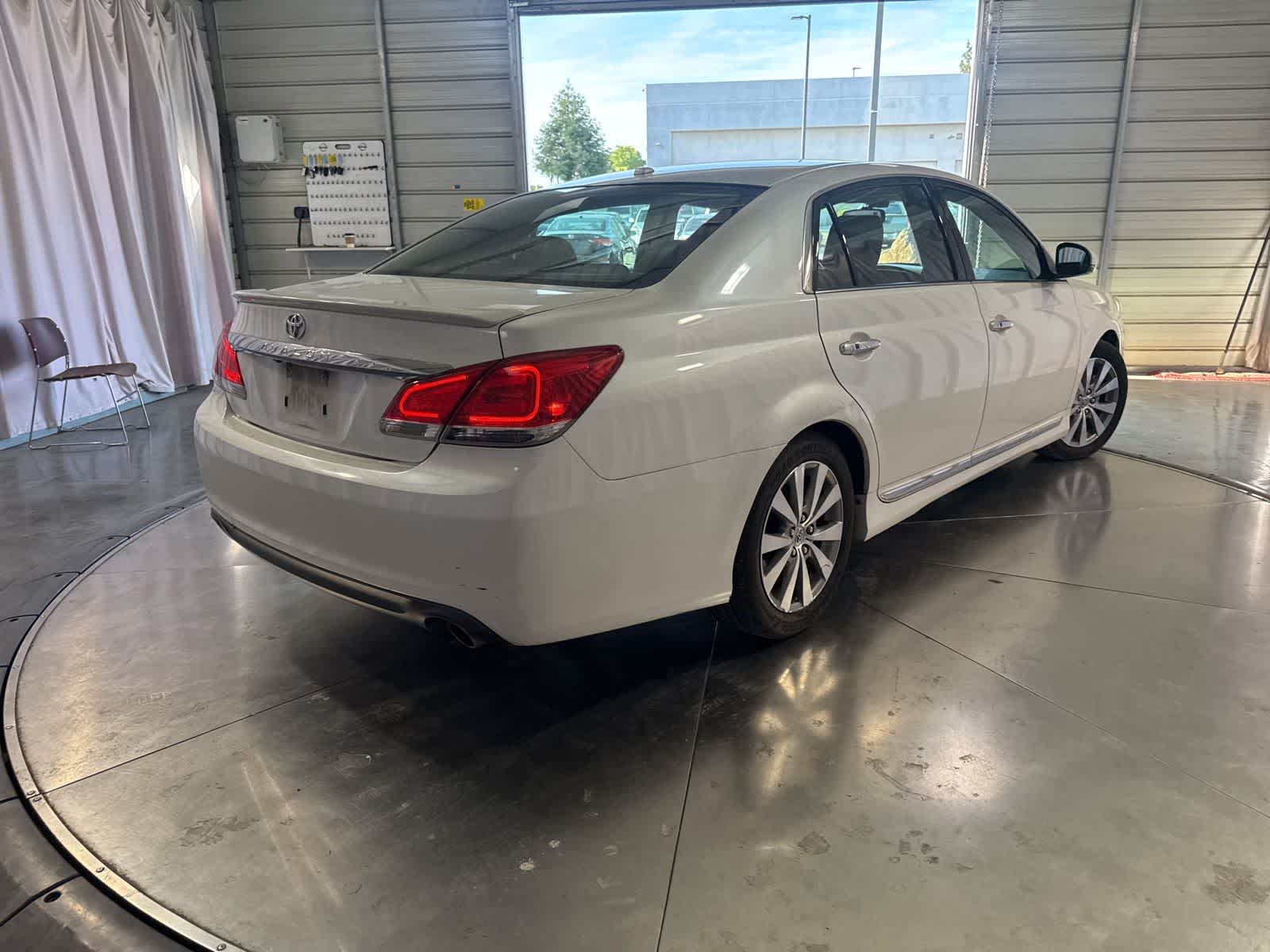 2011 Toyota Avalon Limited photo 4