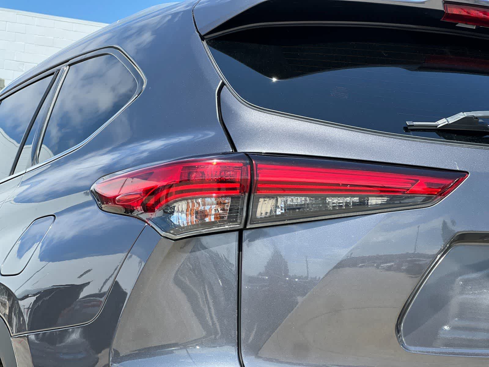 Thumbnail: 2022 Toyota Highlander - 27