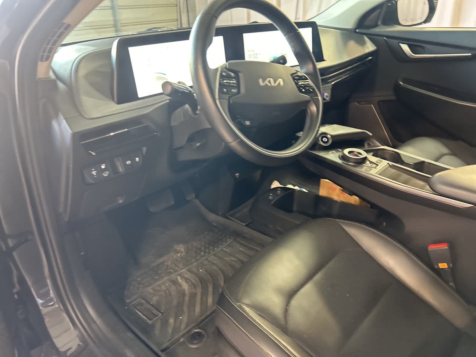 Thumbnail: 2022 Kia EV6 - 23