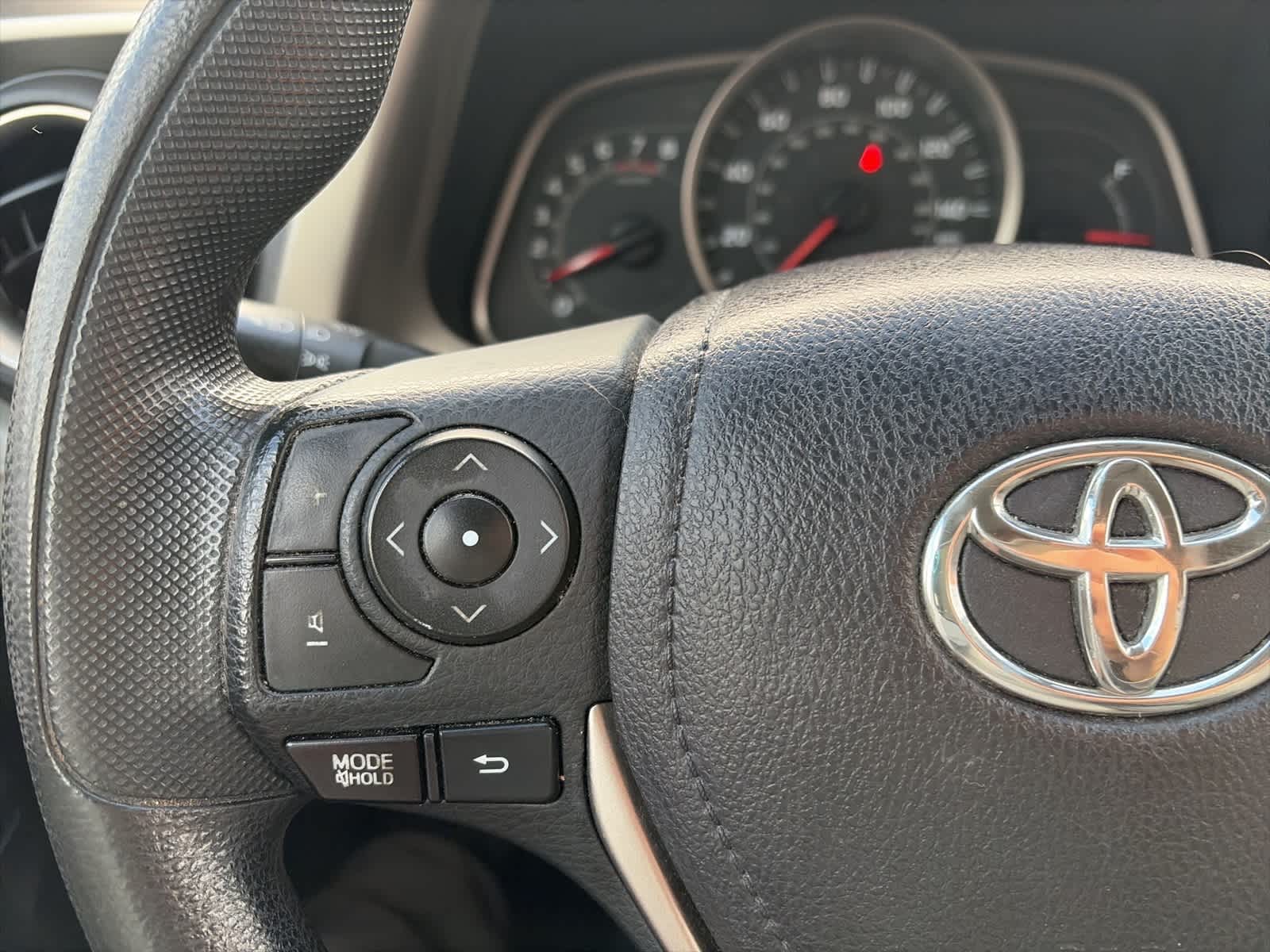 Thumbnail: 2013 Toyota RAV4 - 30