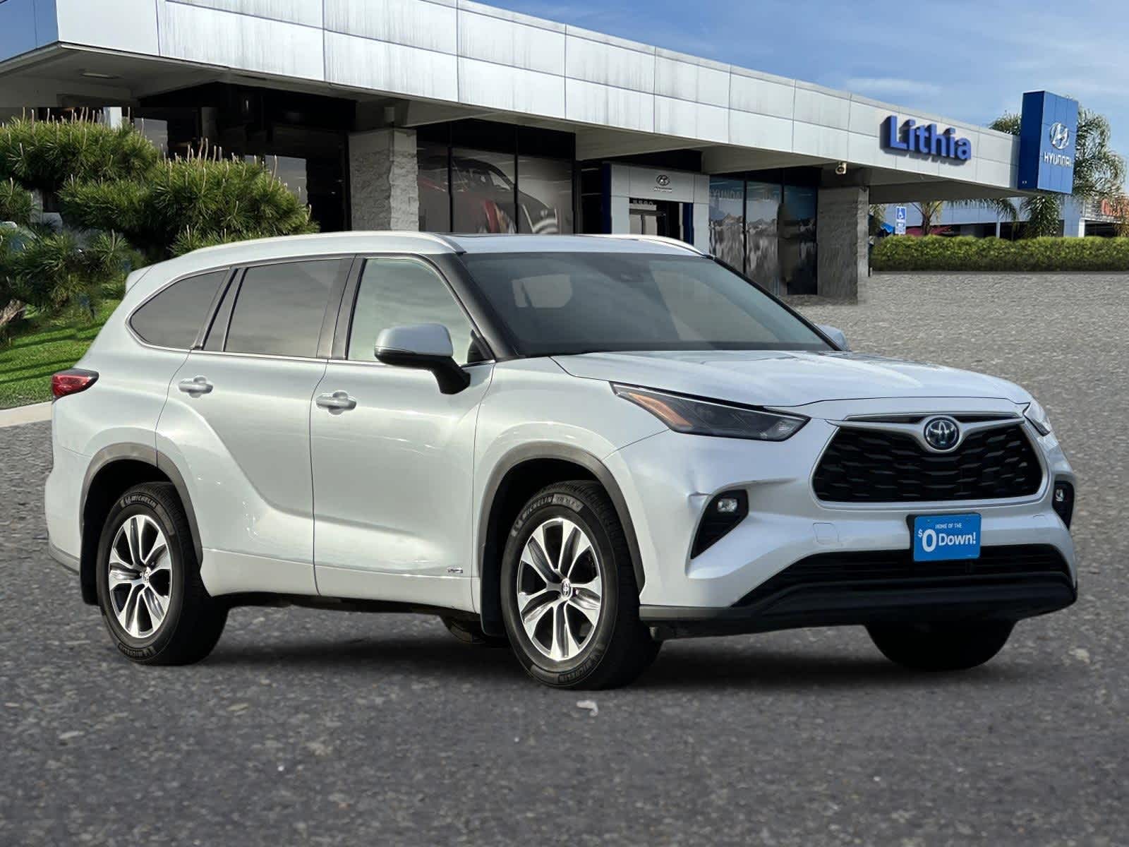 Thumbnail: 2022 Toyota Highlander - 9