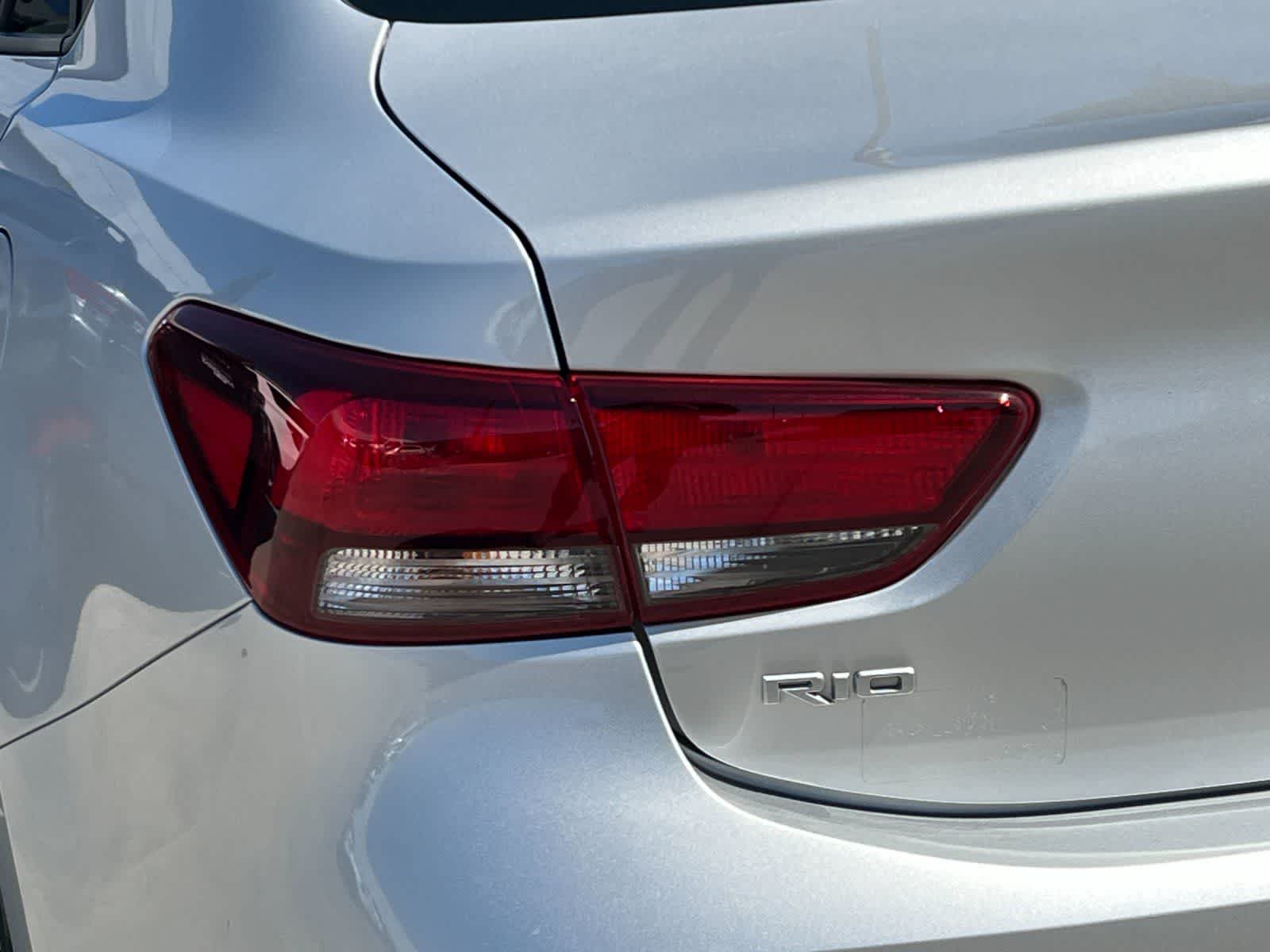 Thumbnail: 2022 Kia Rio - 26