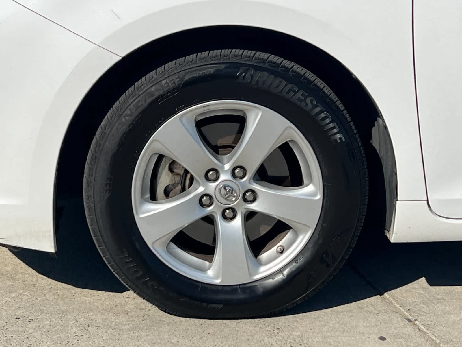 Thumbnail: 2017 Toyota Sienna - 27