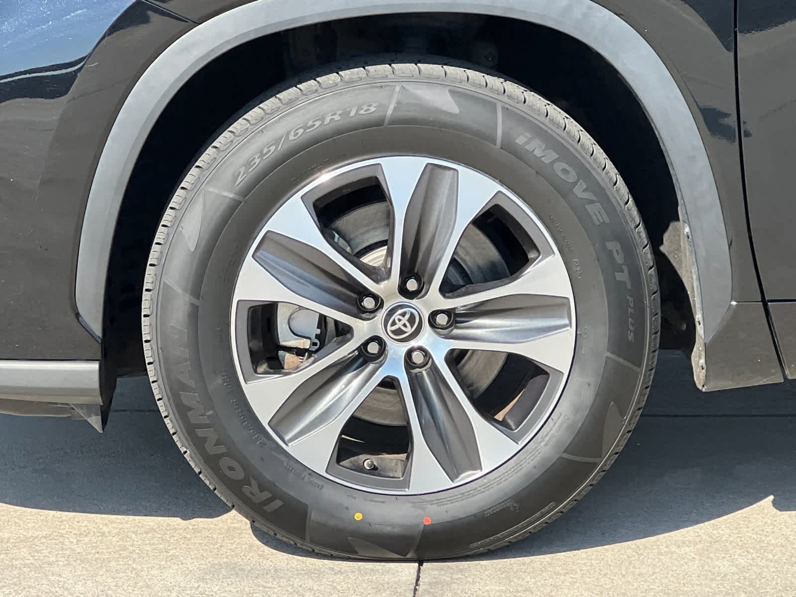 Thumbnail: 2022 Toyota Highlander - 27