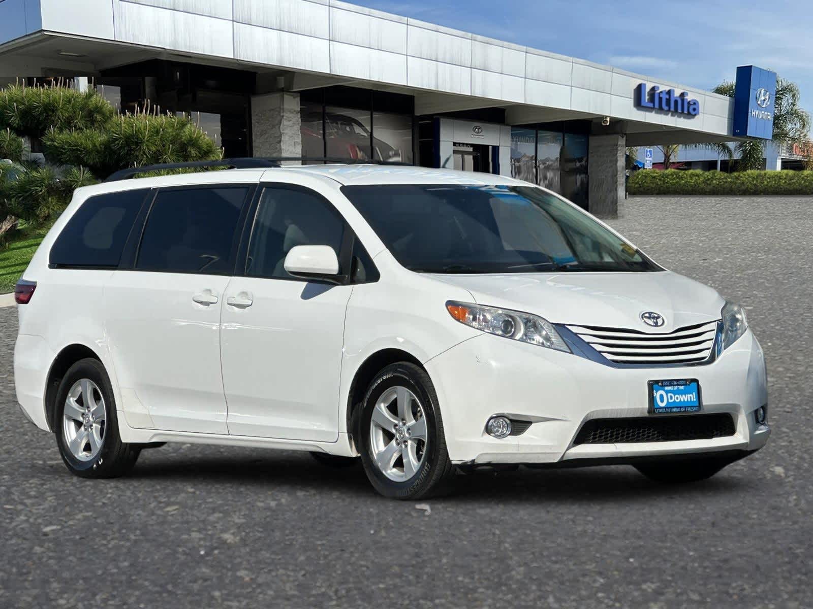 Thumbnail: 2017 Toyota Sienna - 10