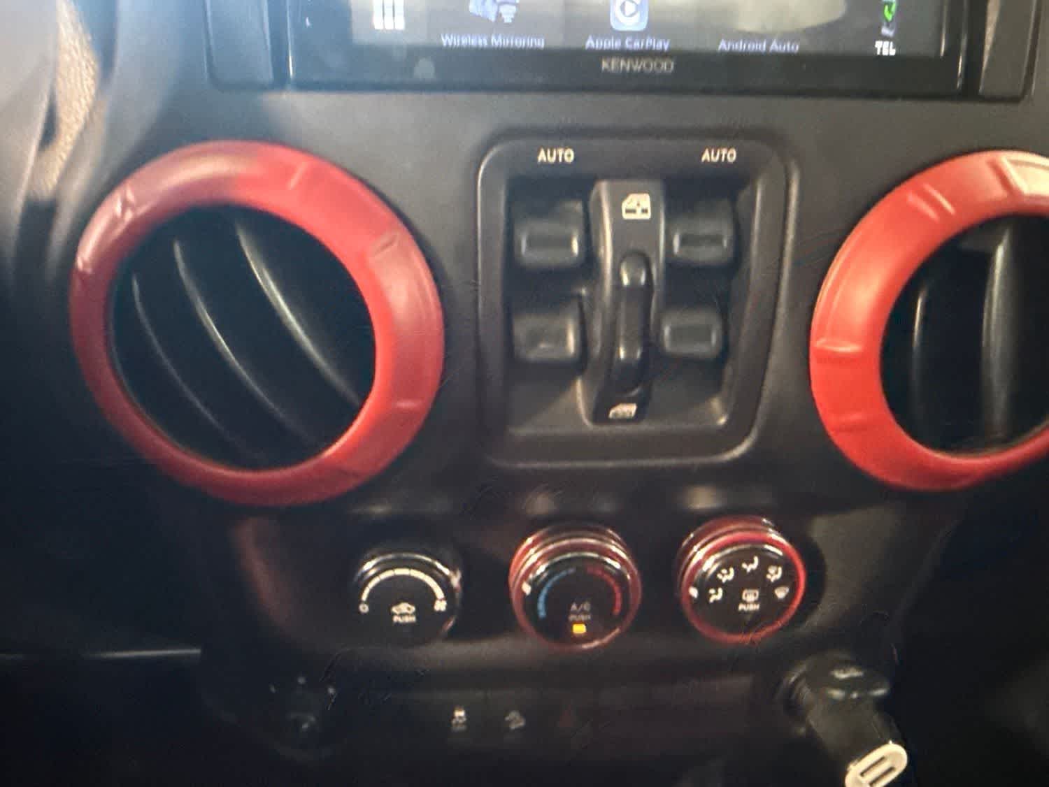 Thumbnail: 2015 Jeep Wrangler - 10