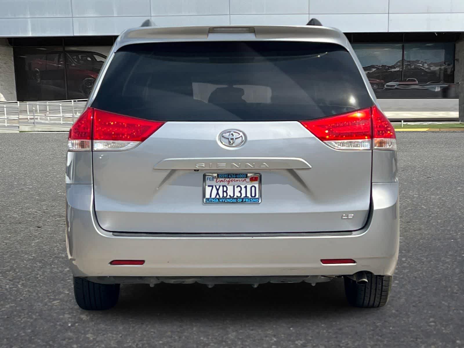 Thumbnail: 2012 Toyota Sienna - 8
