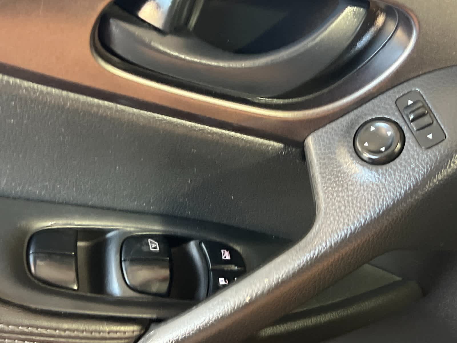 Thumbnail: 2018 Nissan Rogue Sport - 13