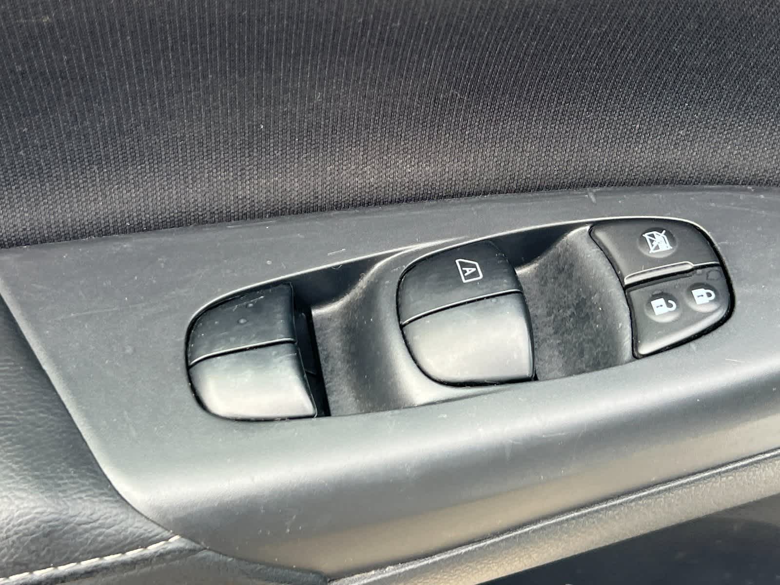 Thumbnail: 2016 Nissan Sentra - 13